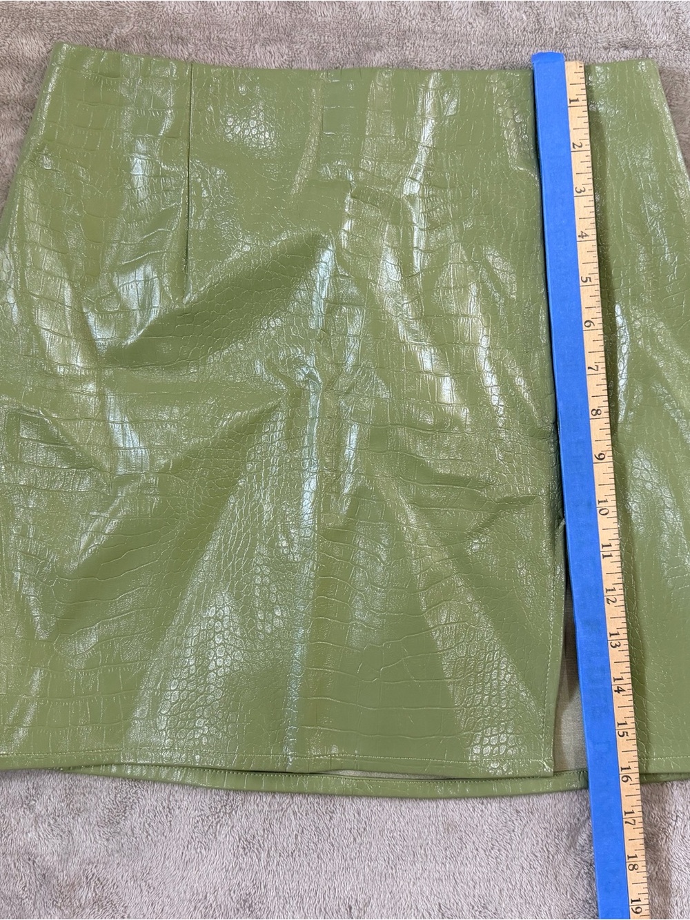Princess Polly Green Faux Croc Leather Mini Skirt with Front Slit Size 6 Edgy - Picture 9 of 9